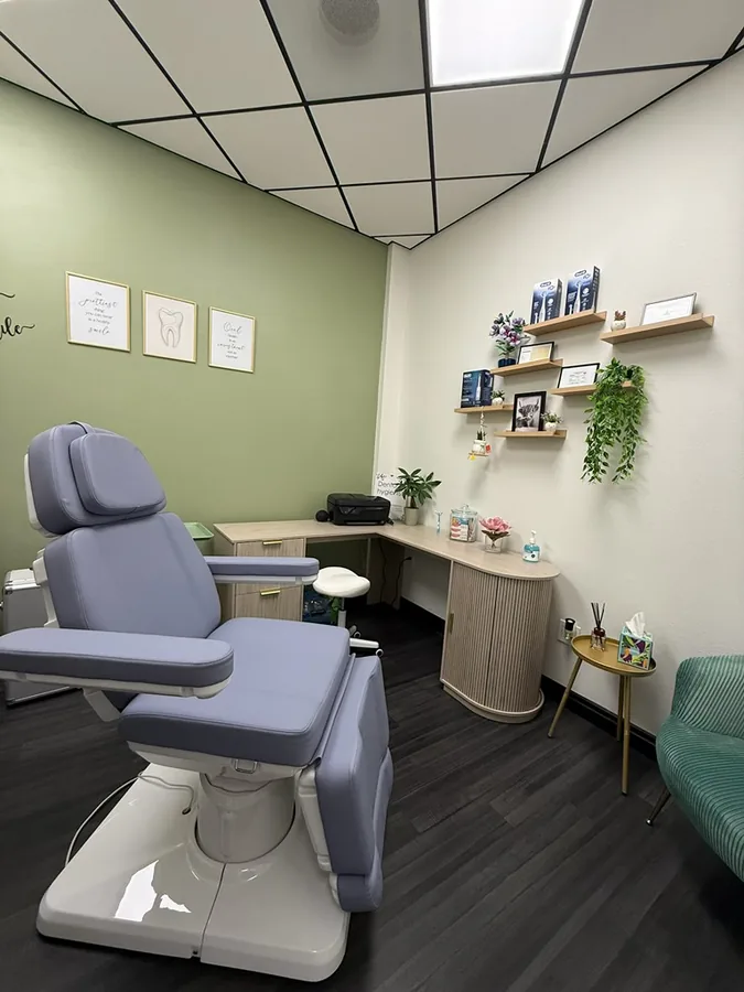 On Demand Dental treatment room, hygiene chair and desk